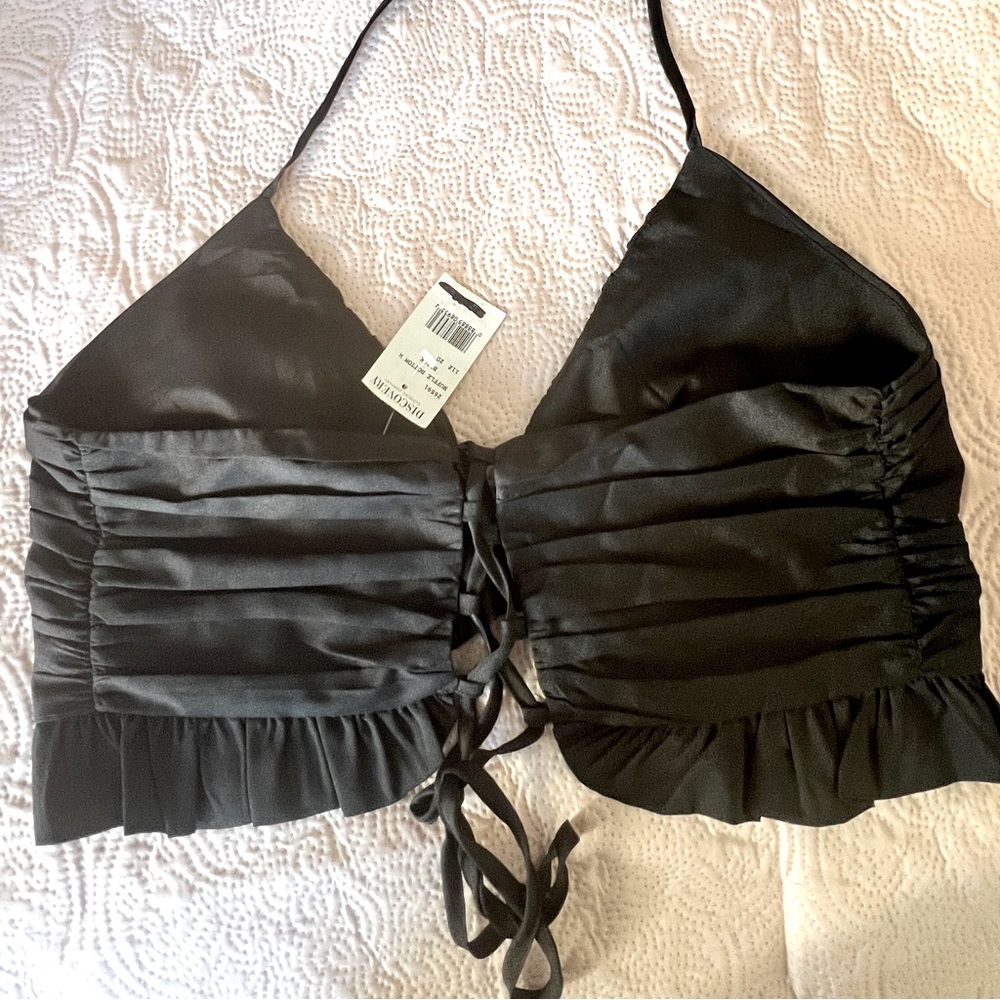 Discovery clothing company Black pleated top